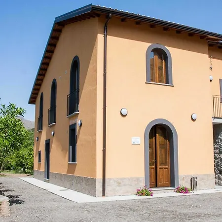 Pensión La Porta Delle Gole Motta Camastra